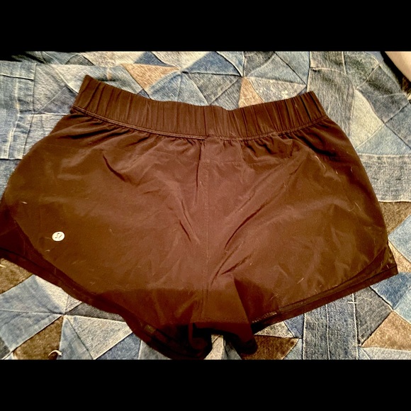 LULULEMON SHORTS - SIZE 8 - Picture 3 of 4